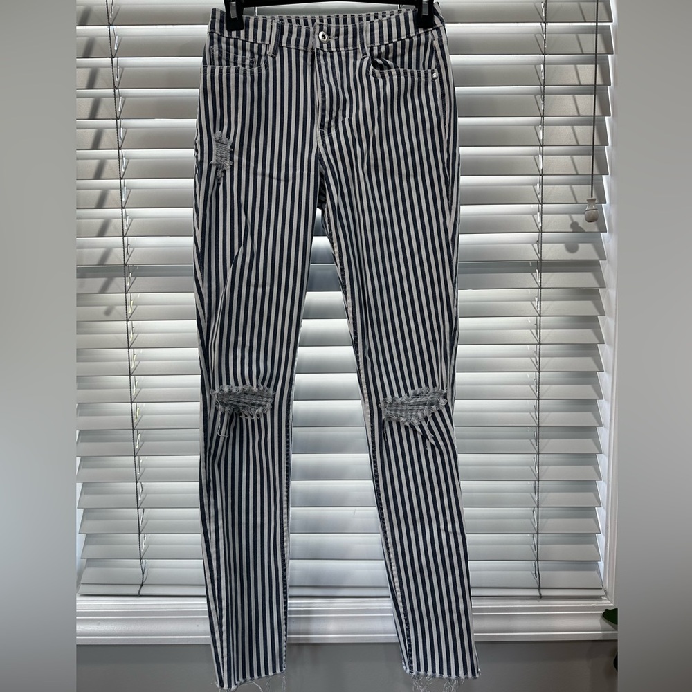 Size:US6 jeans with pin stripes color white and blue.